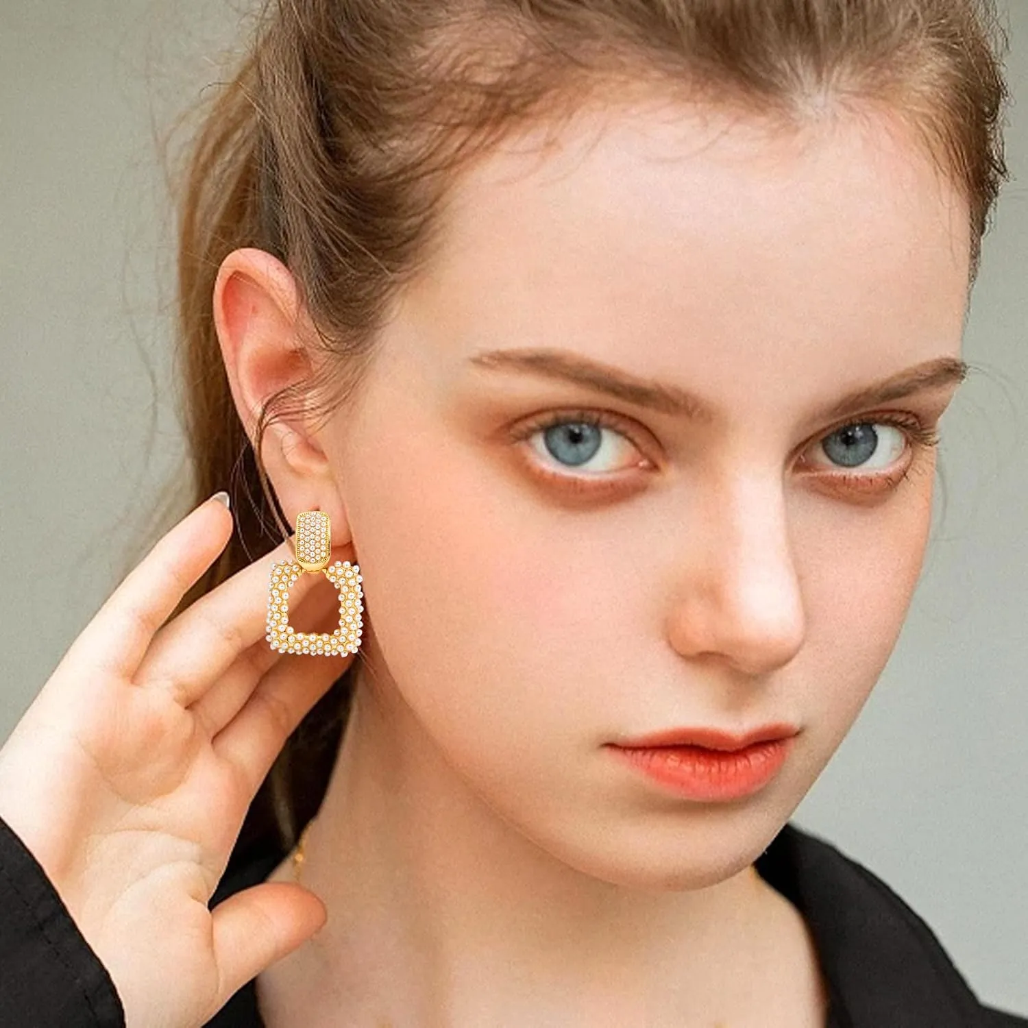 YUJIE Women's Chic Pearl Earrings Geometric Pearl Drop Earrings Pearl Dangle Earrings Jewelry