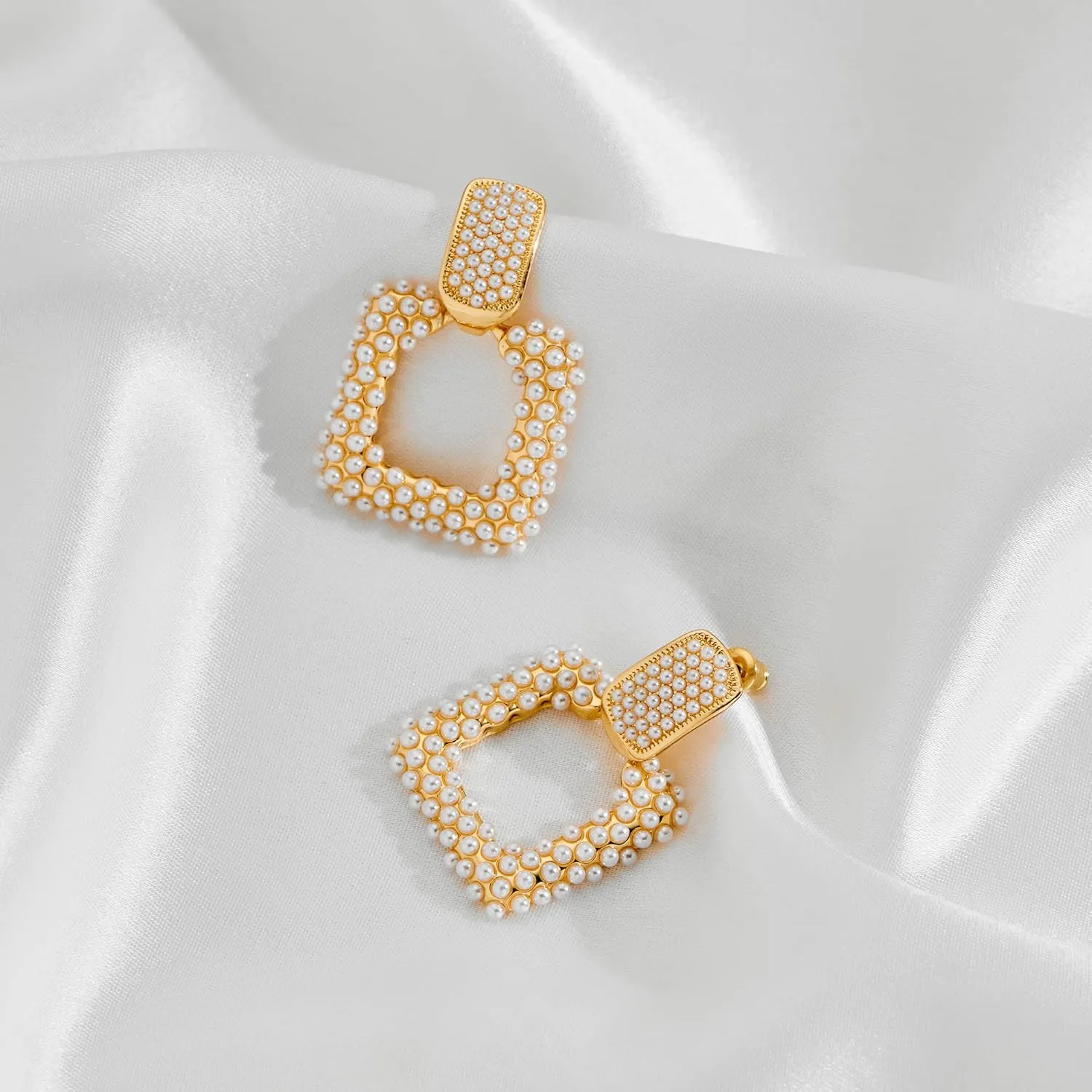 YUJIE Women's Chic Pearl Earrings Geometric Pearl Drop Earrings Pearl Dangle Earrings Jewelry